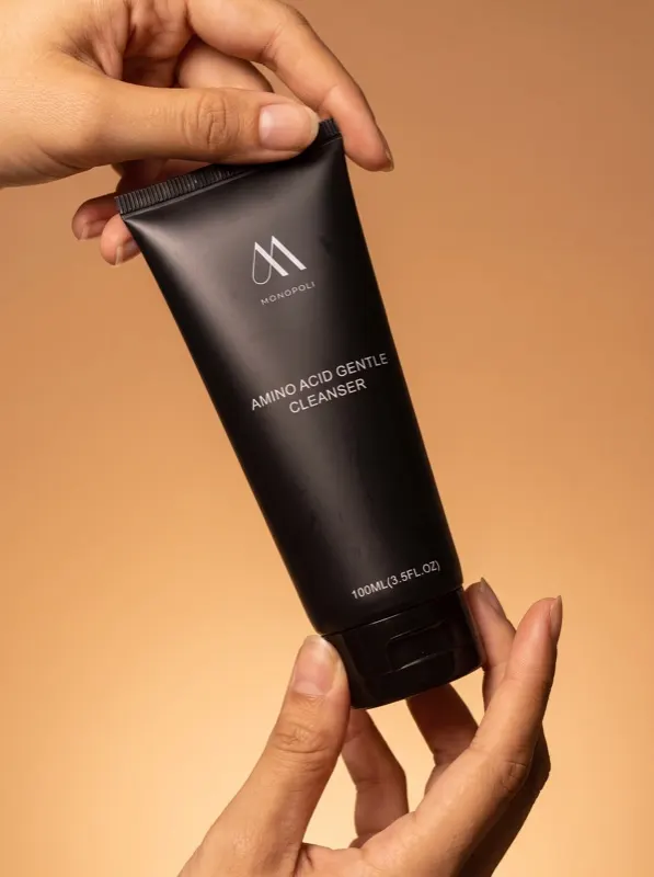 Monopoli gentle cleanser product shot held by two hands